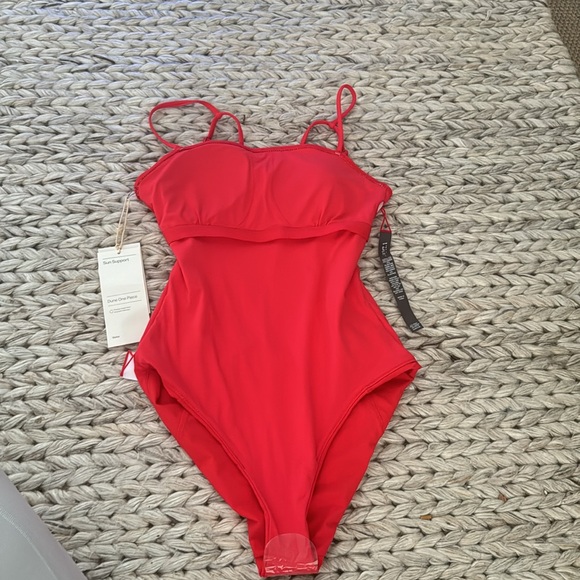BNWT Vuori Dune one piece in Vermillion - small - Picture 9 of 9